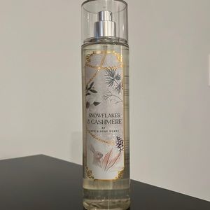 NWT Bath and Body Works Snowflakes & Cashmere